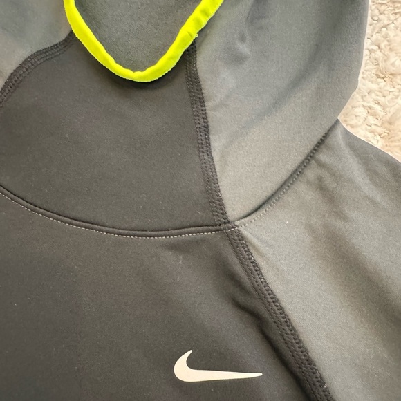 NWOT! Women’s Nike Dri-Fit Lightweight Hoodie - Size Small - Picture 3 of 4